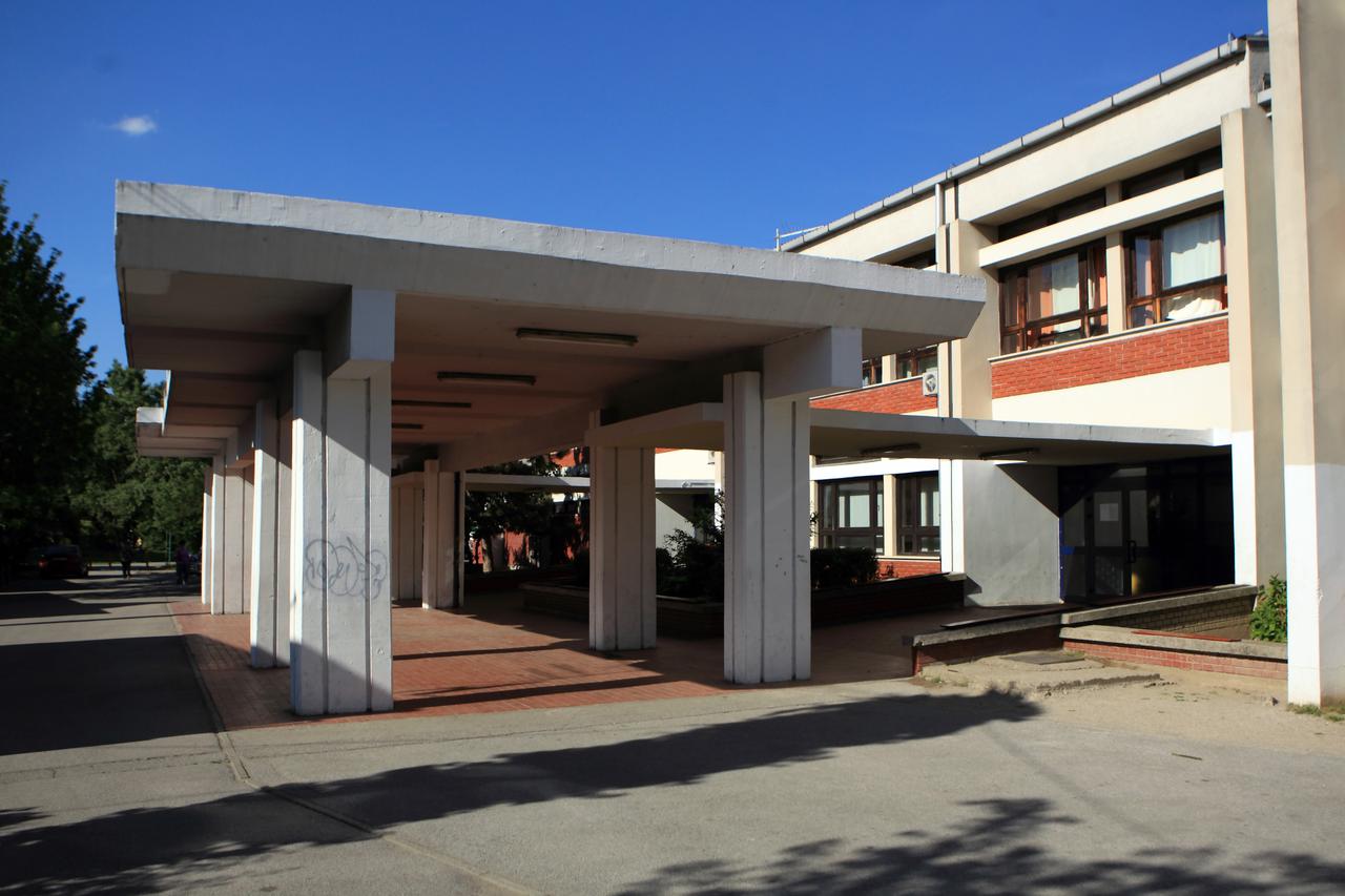 09.05.2012., Zagreb - Osnovna skola Rudes ispred koje je u dva navrata primjecen muskarac koji je mamio djecu u auto. Photo: Zeljko Lukunic/PIXSELL