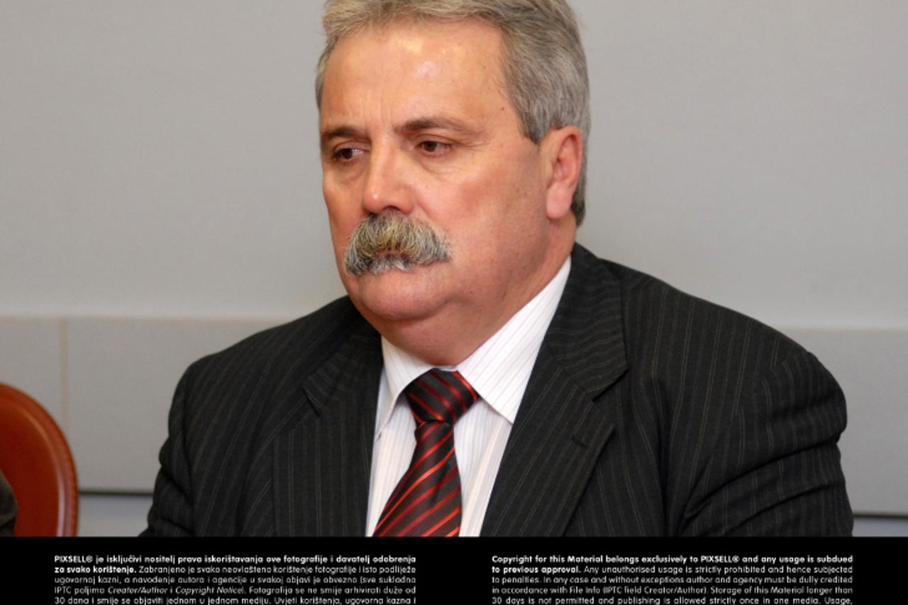 '08.02.2011., Vukovar -Tiskovna konferencija gradonacelnika o zavrsenim izborima za gradsko Vijece. Zeljko Pinjuh Photo: Goran Ferbezar/PIXSELL'