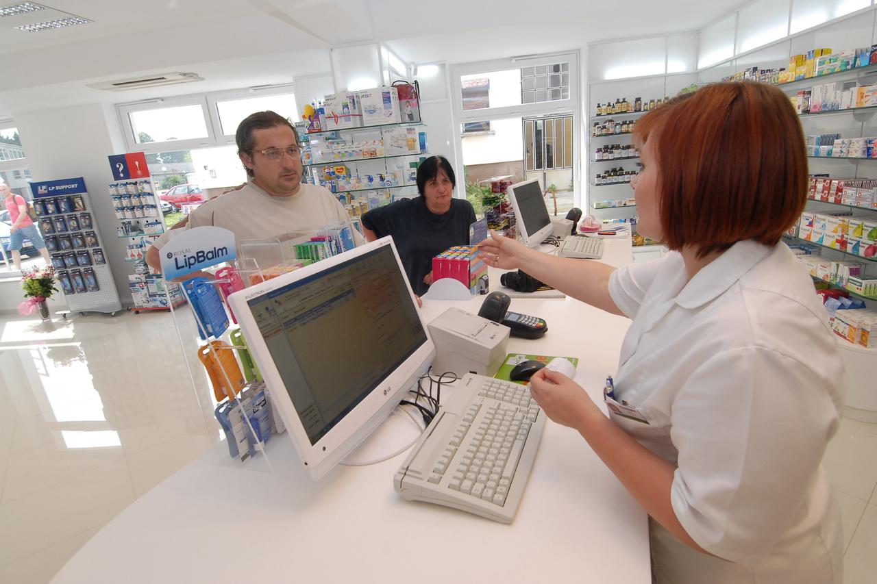 03.06.2011., Bjelovar - Na adresi Prilaz Andrije Hebranga Bjelovarcani su dobili novu ljekarnu koja ce ponajvise ici na ruku stanovnicima naselja Sjever. Ljekarna prema najsuvremenijim standadima u vlasnistvu je poznate bjelovarske poduzetnicke obitelji C