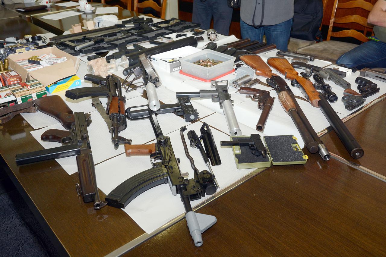 Sisak: Konferencija za medije povodom zapljene veće količine oružja