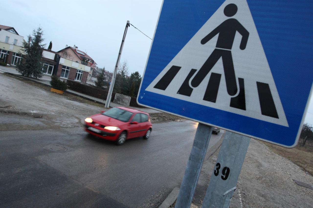 Velika Gorica: Roditelji prosvjeduju jer djeca do škole pretr?avaju cestu