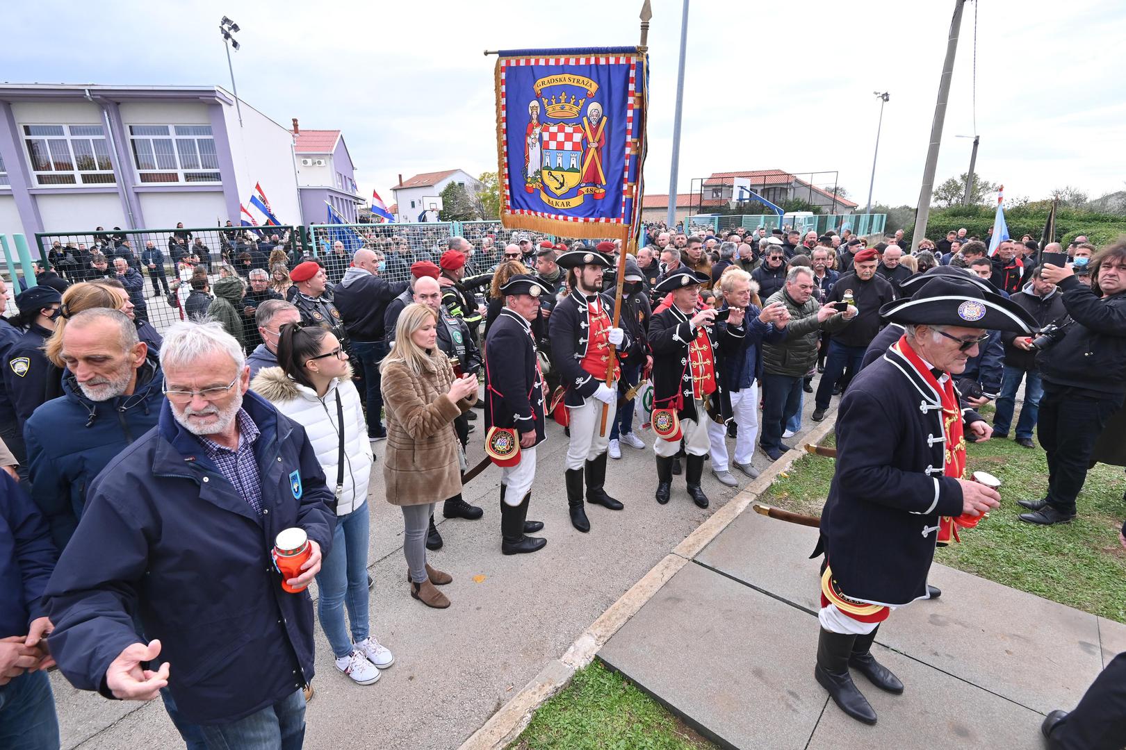 18.11.2021., Skabrnja - Kolonom sjecanja i polaganjem vijenaca na spomen obiljezje masovne grobnice obiljezava se 30. godisnjica stradavanja branitelja i civila. 