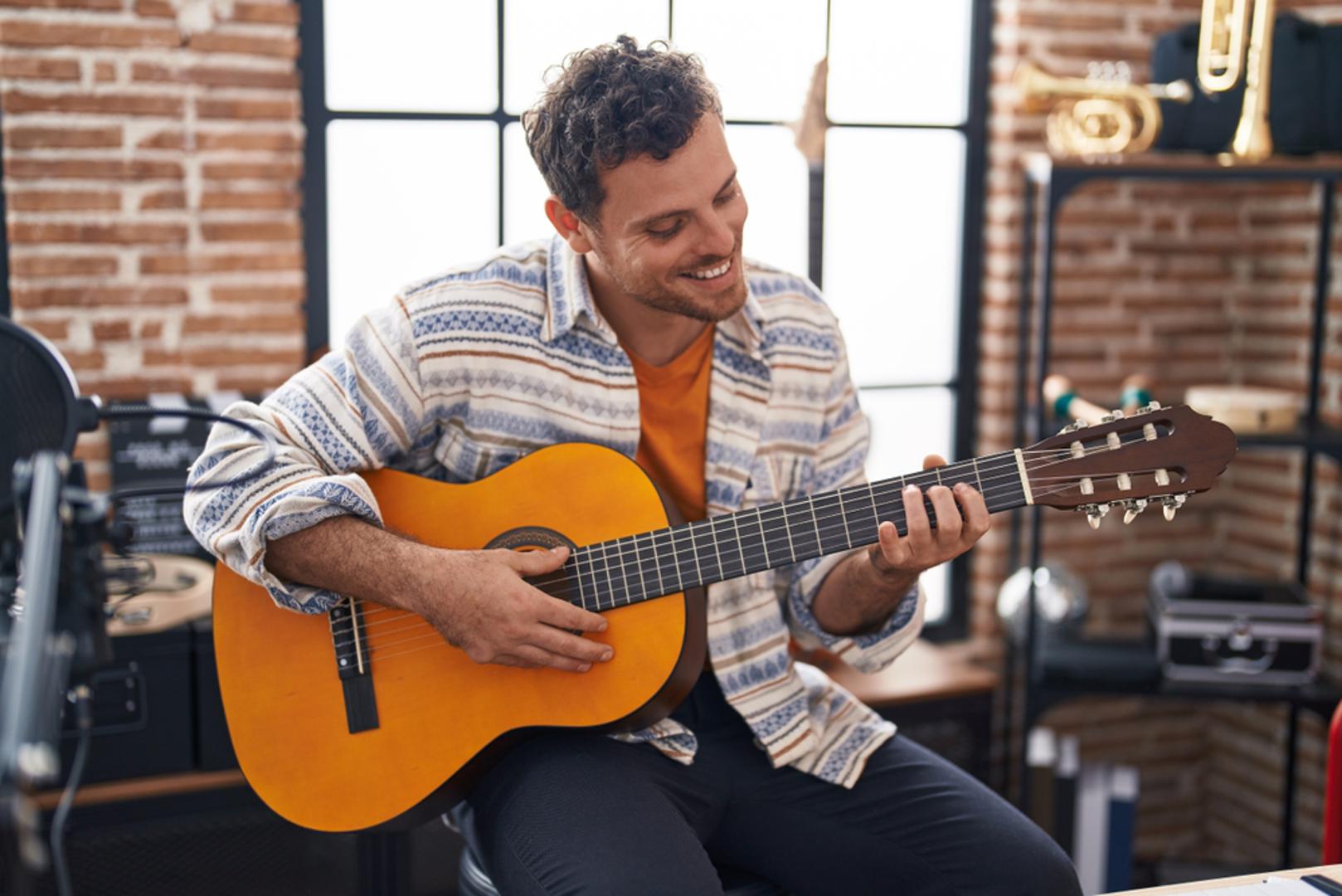 Ribe: Ribe su maštovite i duboko povezane sa svojim emocijama. Hobiji poput kreativnog pisanja, poezije, sviranja glazbenih instrumenata ili uranjanja u umjetnost omogućuju Ribama da izraze svoj unutarnji svijet. Odgovara im i sudjelovanje u duhovnim aktivnostima, meditaciji ili povezivanju s prirodom.