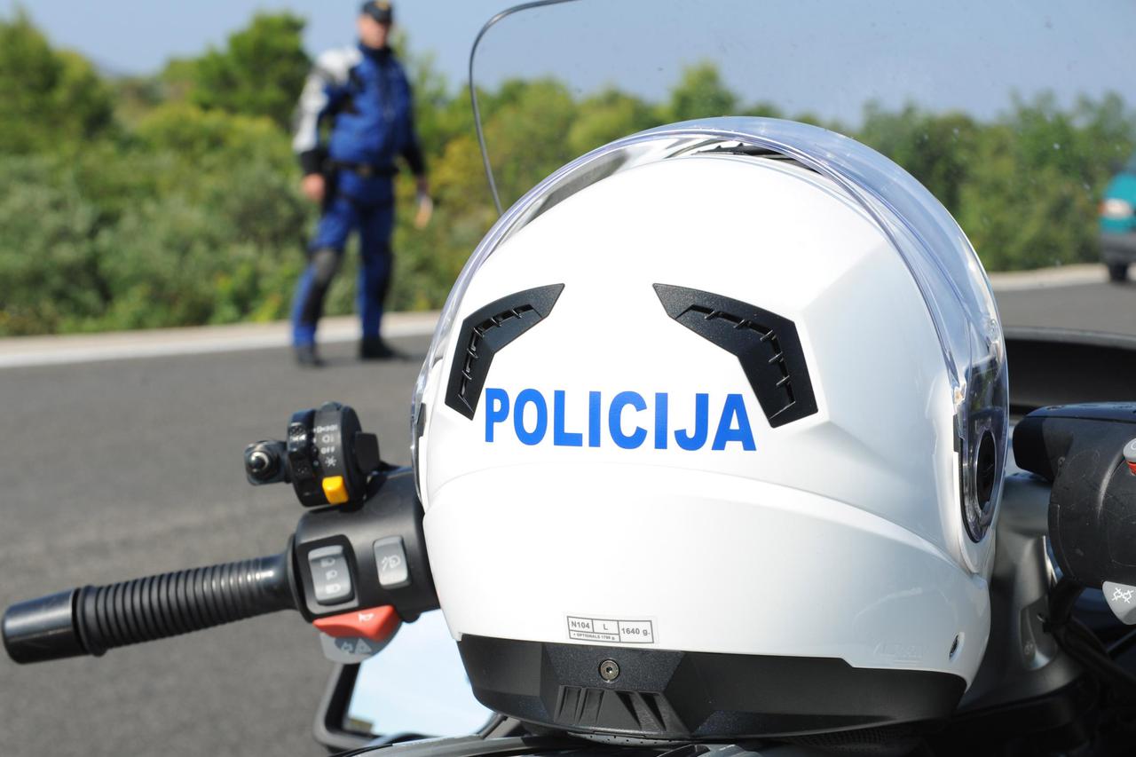 policija