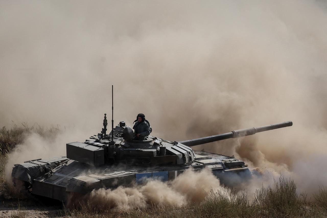 A military exercise of Ukrainian tank crews in North Ukraine