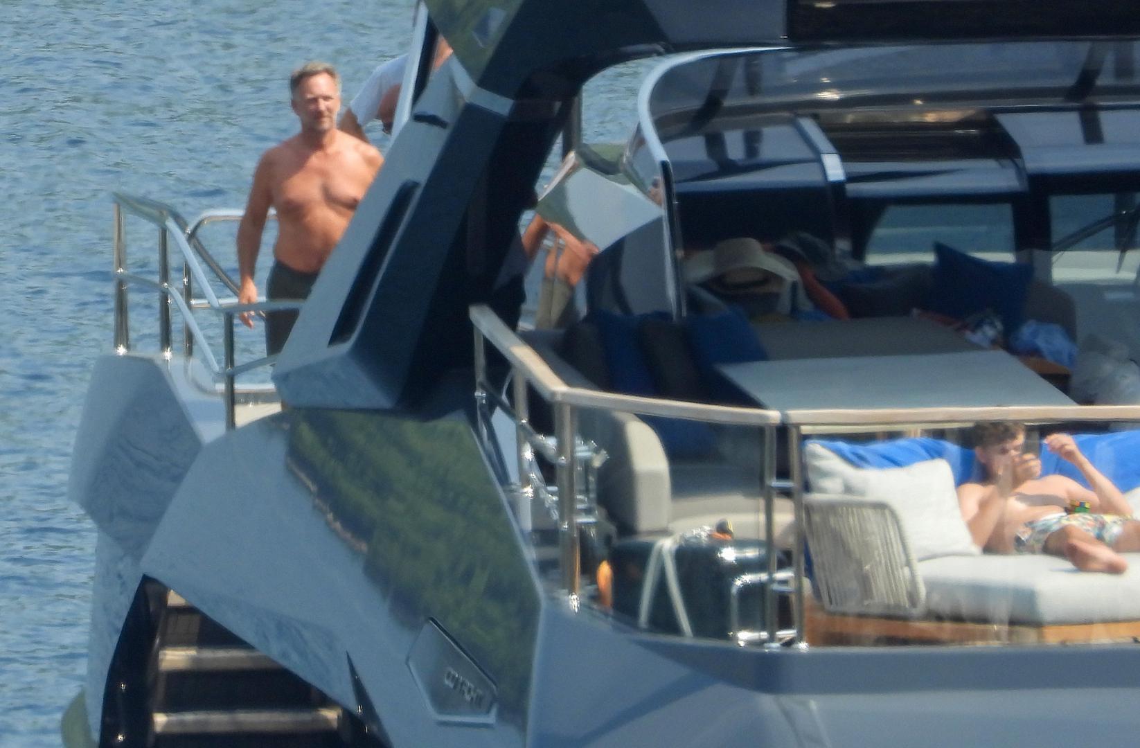 Nakon takvih natpisa Geri se uskoro pojavila na jednoj od utrka Formule 1, kako bi pokazala da daje podršku svom suprugu.