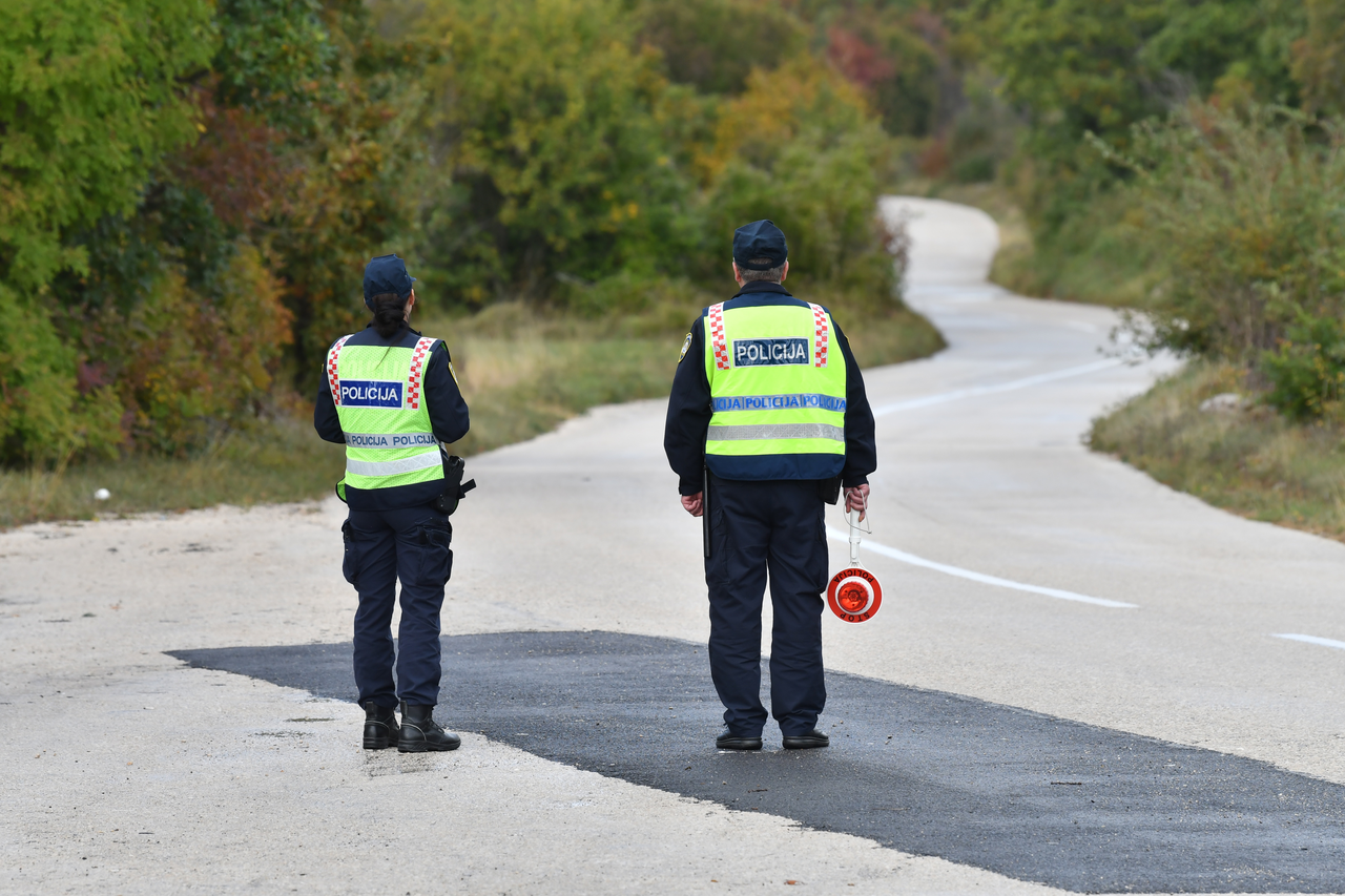 Reportaža o migrantima uz granicu BiH i RH