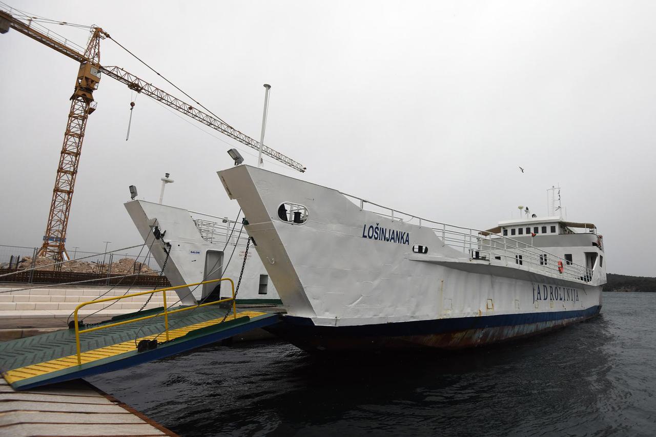 Šibenik: Olujna bura prekinula pomorski promet
