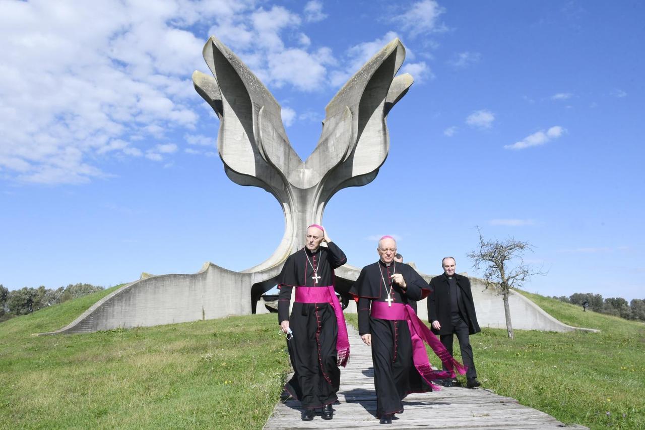 Apostolski nuncij u Republici Hrvatskoj nadbiskup Giorgio Lingua posjetio Jasenovac