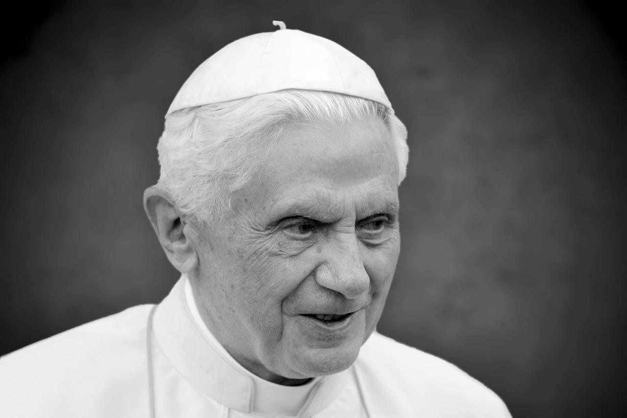 Papa Benedikt XVI teško je bolestan