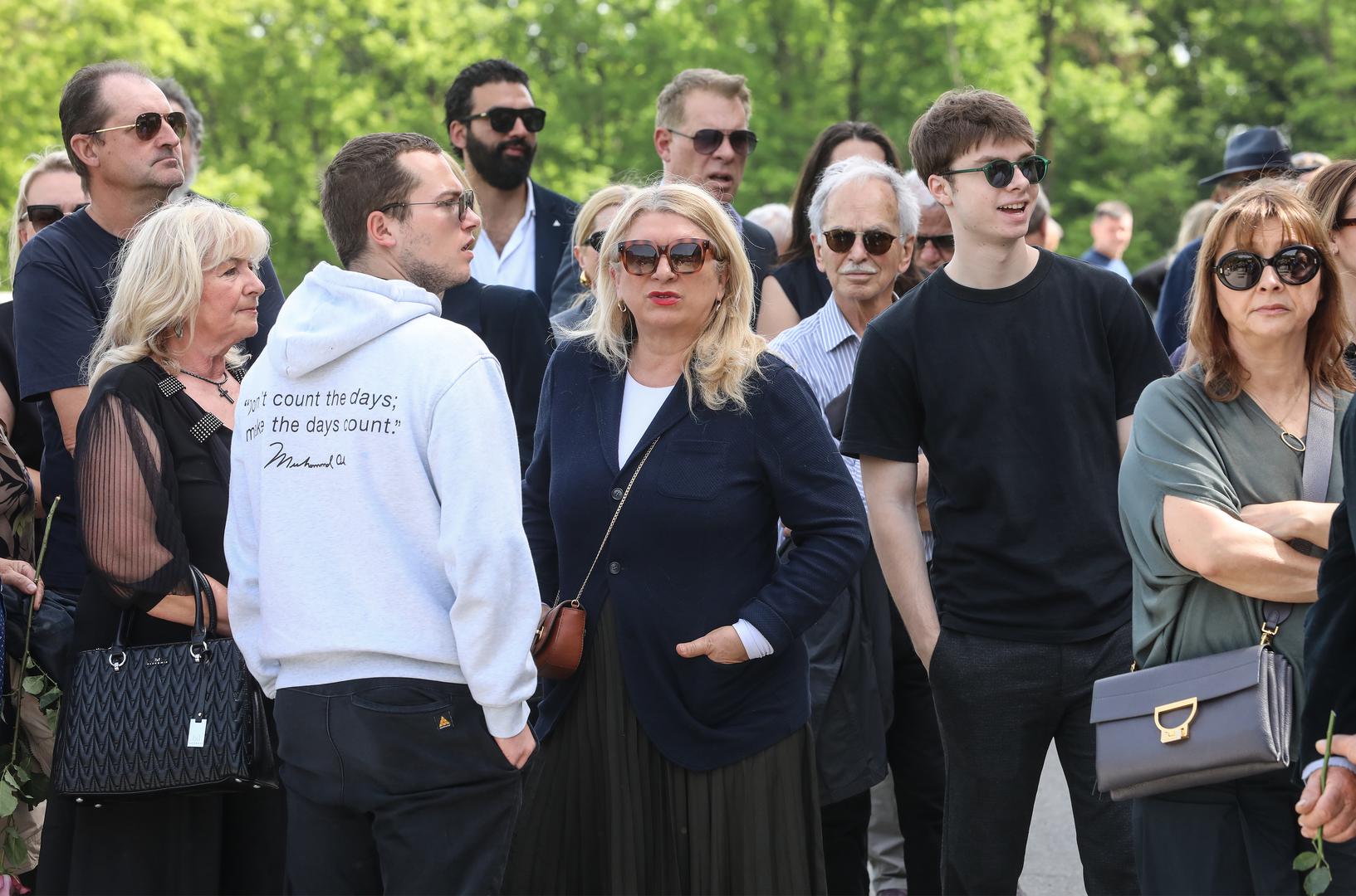 Na pogrebu je bila i Vesna Škare Ožbolt