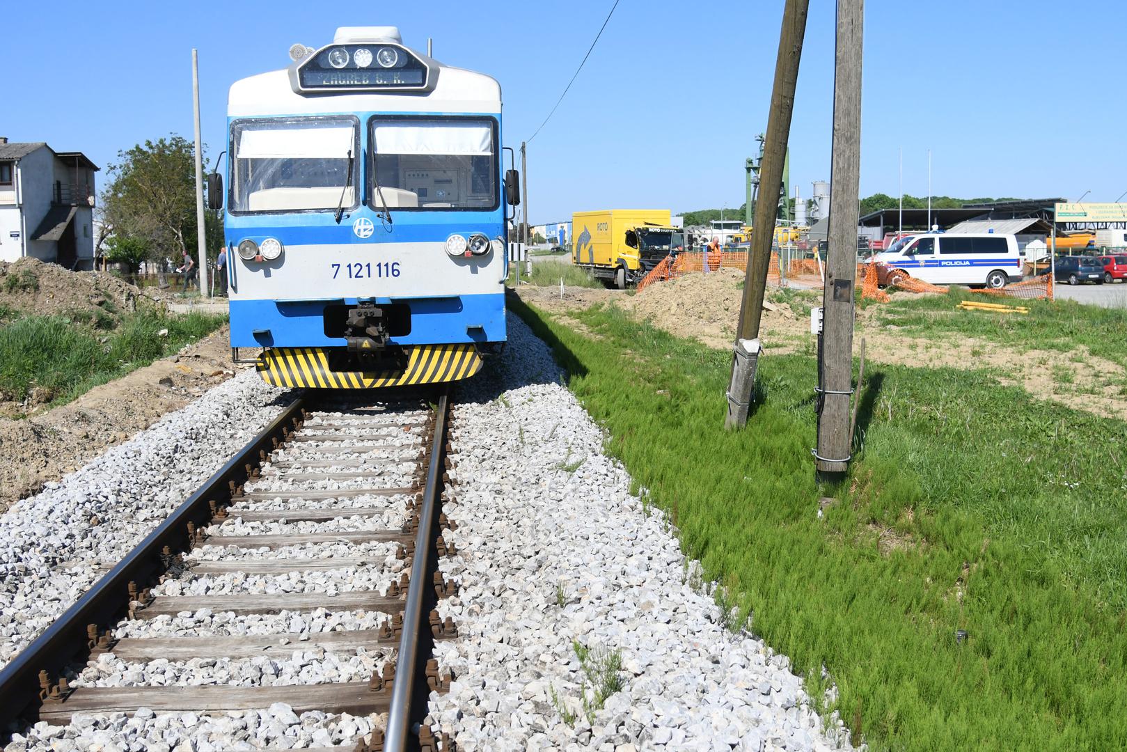 U  nesreći je ozlijeđen suvozač iz kamiona, koji je hitno prevezen vozilom Hitne pomoći u Opću bolnicu Bjelovar.