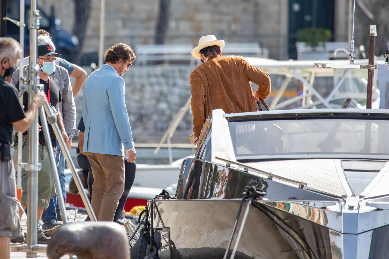Podsjetimo, u ovom filmu koji se iduća dva tjedna snima u Dubrovniku i Cavtatu Cage se bori ua ulogu kod Tarantina, a privatno se hrva s mušicama svoje kćeri tinejdžerice i pokušava popraviti odnos s njom.