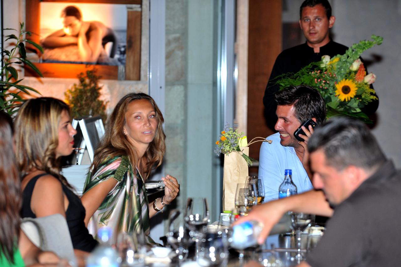 Hvar: U društvu supruga i prijatelja, Iva Majoli proslavila ro?endan