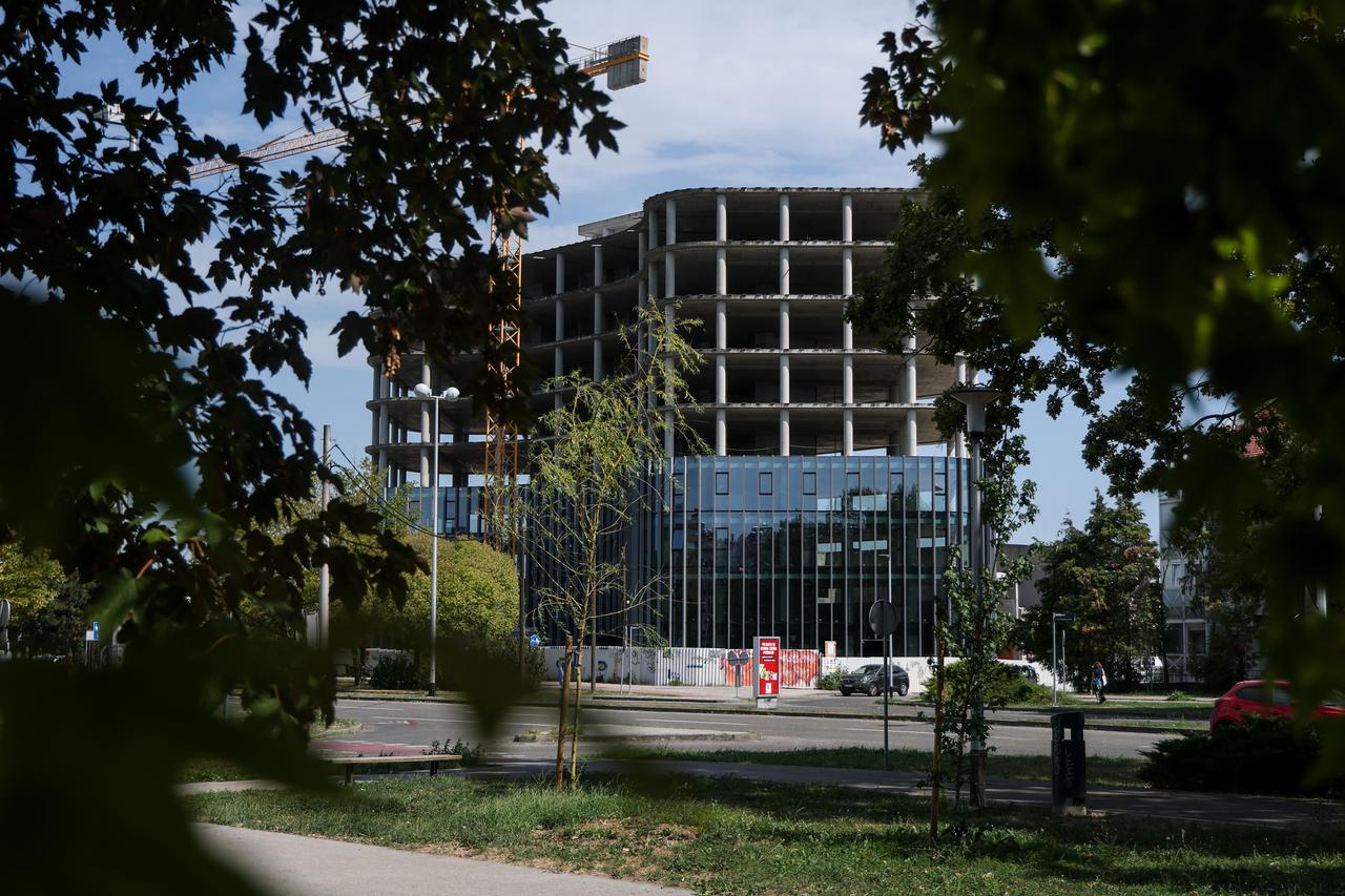 Zagreb: Nakon više desetljeća čekanja napokon počeli radovi, nedovršena zgrada postaje CapriCo Tower
