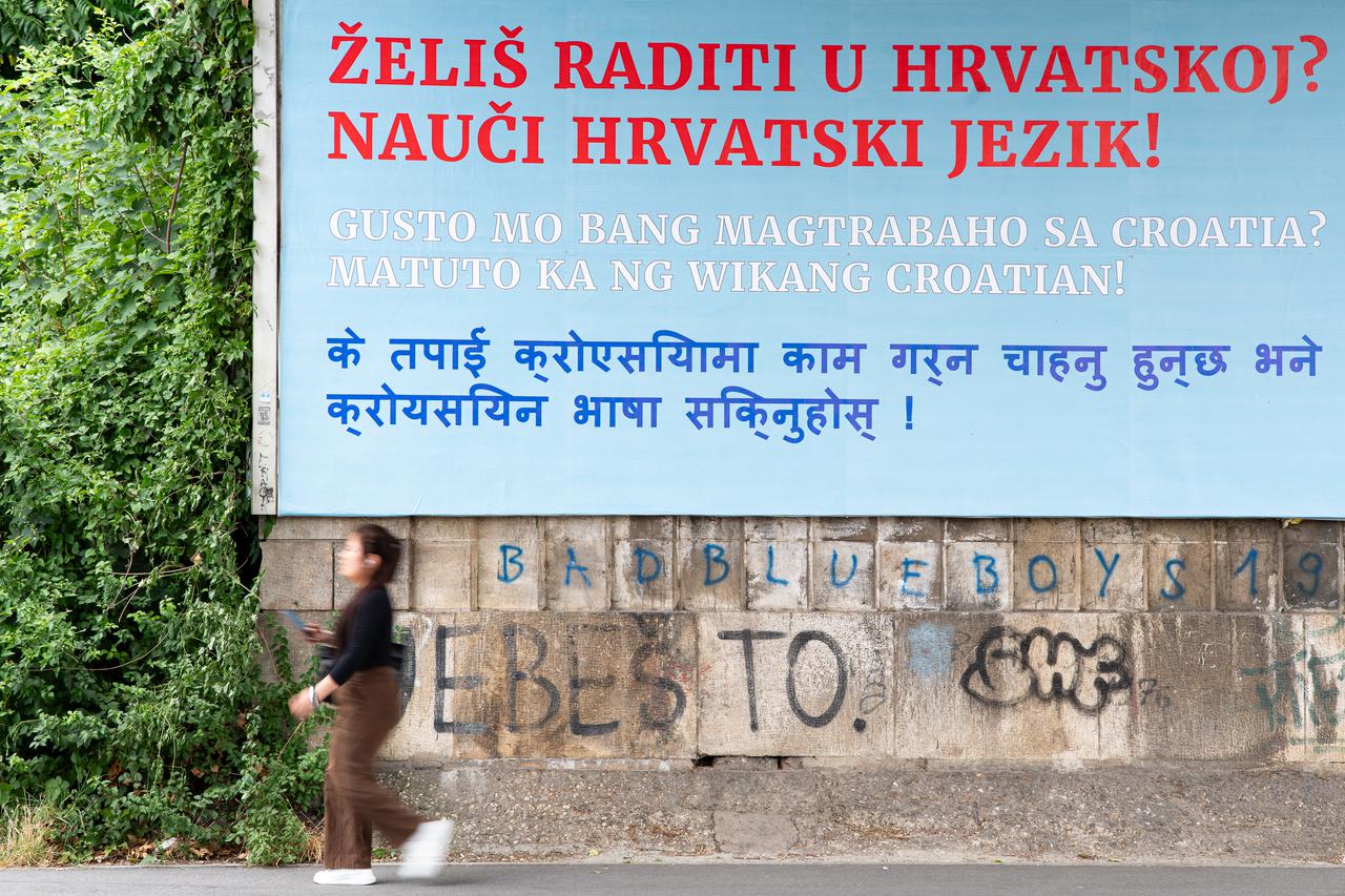 Zagreb: Domovinski pokret dao polijepiti trojezične plakate s natpisom "Želiš raditi u Hrvatskoj? Nauči hrvatski jezik!"