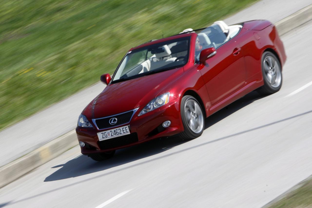 '06.04.2010., Zagreb, Hrvatska - Novi Lexus IS 250 C odlikuje se vrhunskim voznim performansama koje omogucuje dobro poznati sest cilindarski benzinski agregat od 208 konjskih snaga. Ubrzanje od 0-100