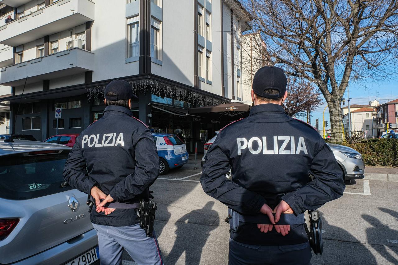 COVID-19 (Coronavirus) #Ioapro protests restaurateurs and bars in Padua