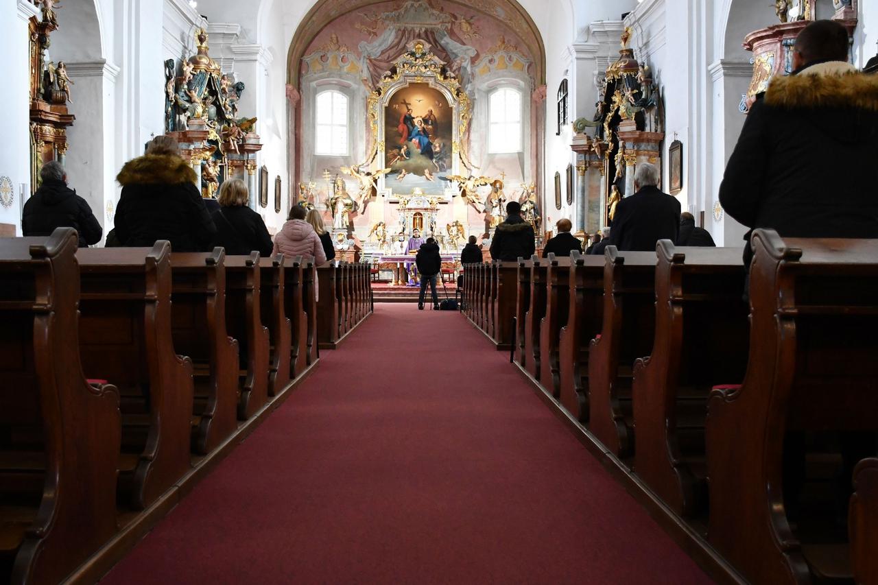 Slavonski Brod: Manje vjernika na jutarnjim adventskim misama