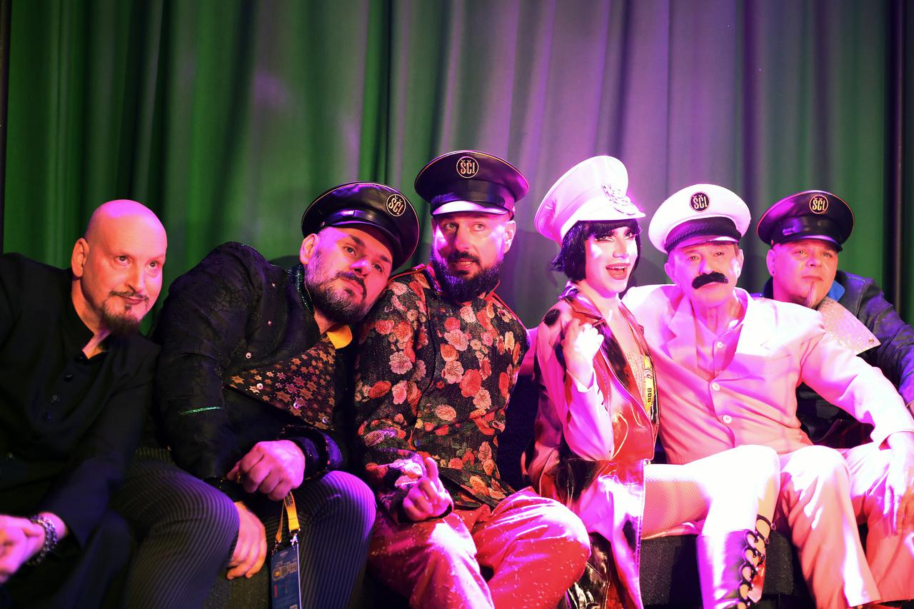 Liverpool: Let 3 na medijskom druženju, voditelj bio odjeven u ženu s brkovima