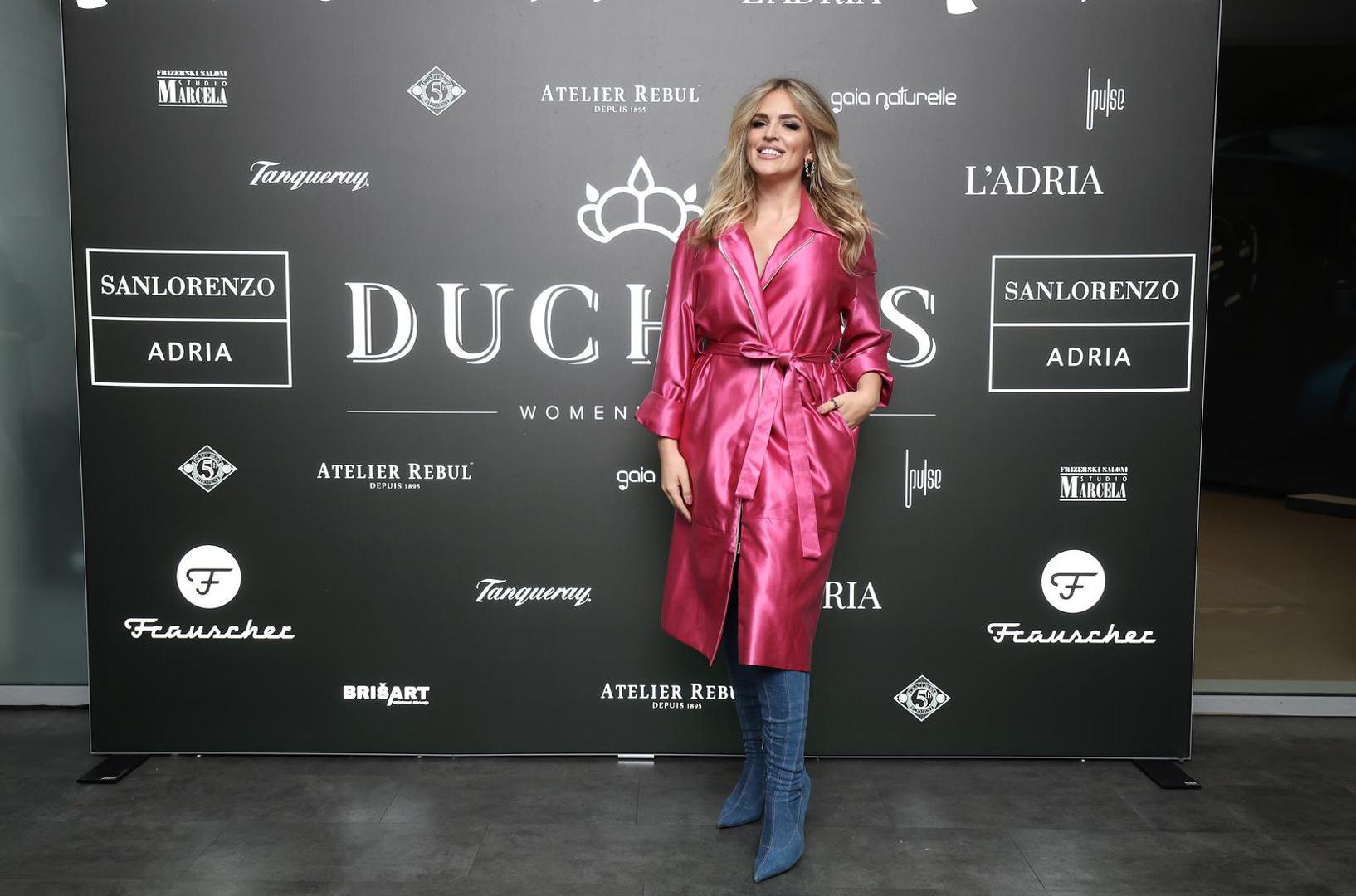 Uz to brend Duchess podržale su i nekadašnja Miss Hrvatske Ivana Delač, pjevačica grupe Colonia Ivana Lovrić koja nije mogla proći nezapaženo zbog svog kričavog ružičastog kaputa.