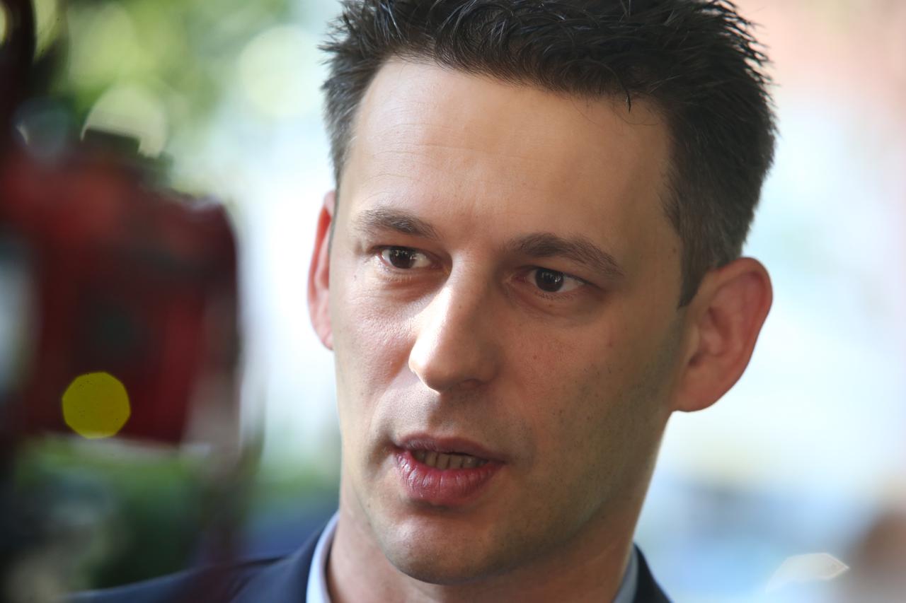 Božo Petrov