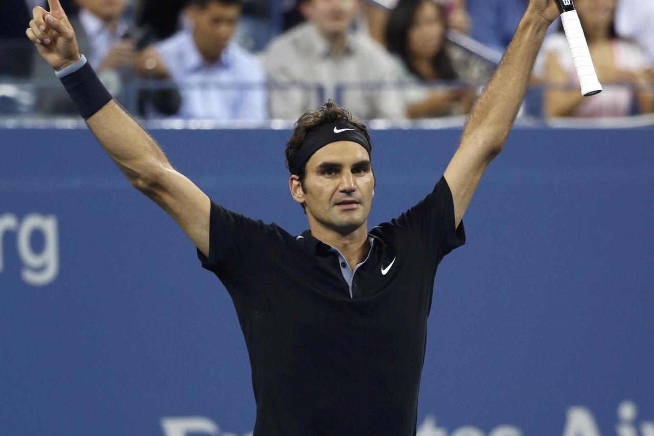 Roger Federer of Switzerland celebrates defeating Gael Monfils of France in the fifth set of their quarter-final men's singles match at the 2014 U.S. Open tennis tournament in New York, September 4, 2014.   REUTERS/Mike Segar (UNITED STATES  - Tags: SPORT
