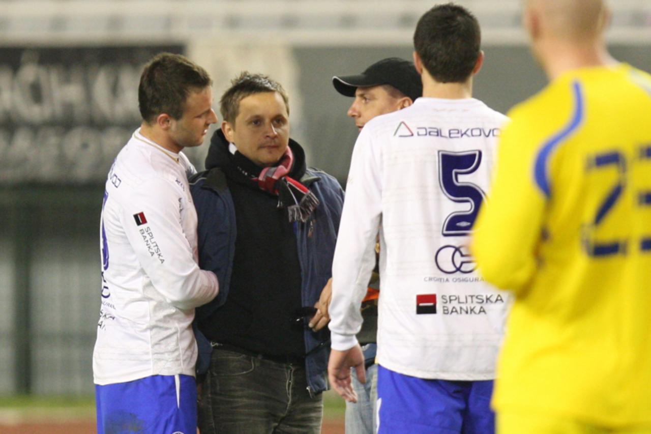\'26.02.2011., Poljud, Split - Nogometna utakmica 19. kola Prve HNL izmedju NK Hajduk i NK Inter Zapresic. Navijac koji je pobjegao policiji usao je uteren. Photo: Ivo Cagalj/PIXSELL\'