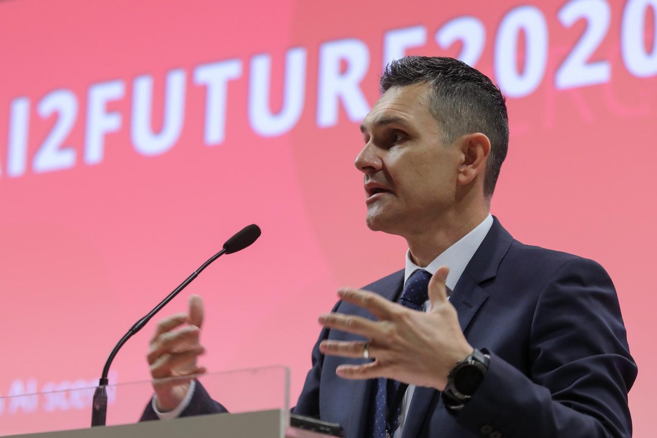 Zagreb: Ministar Tomislav Ćorić govorio na konferenciji AI2FUTURE