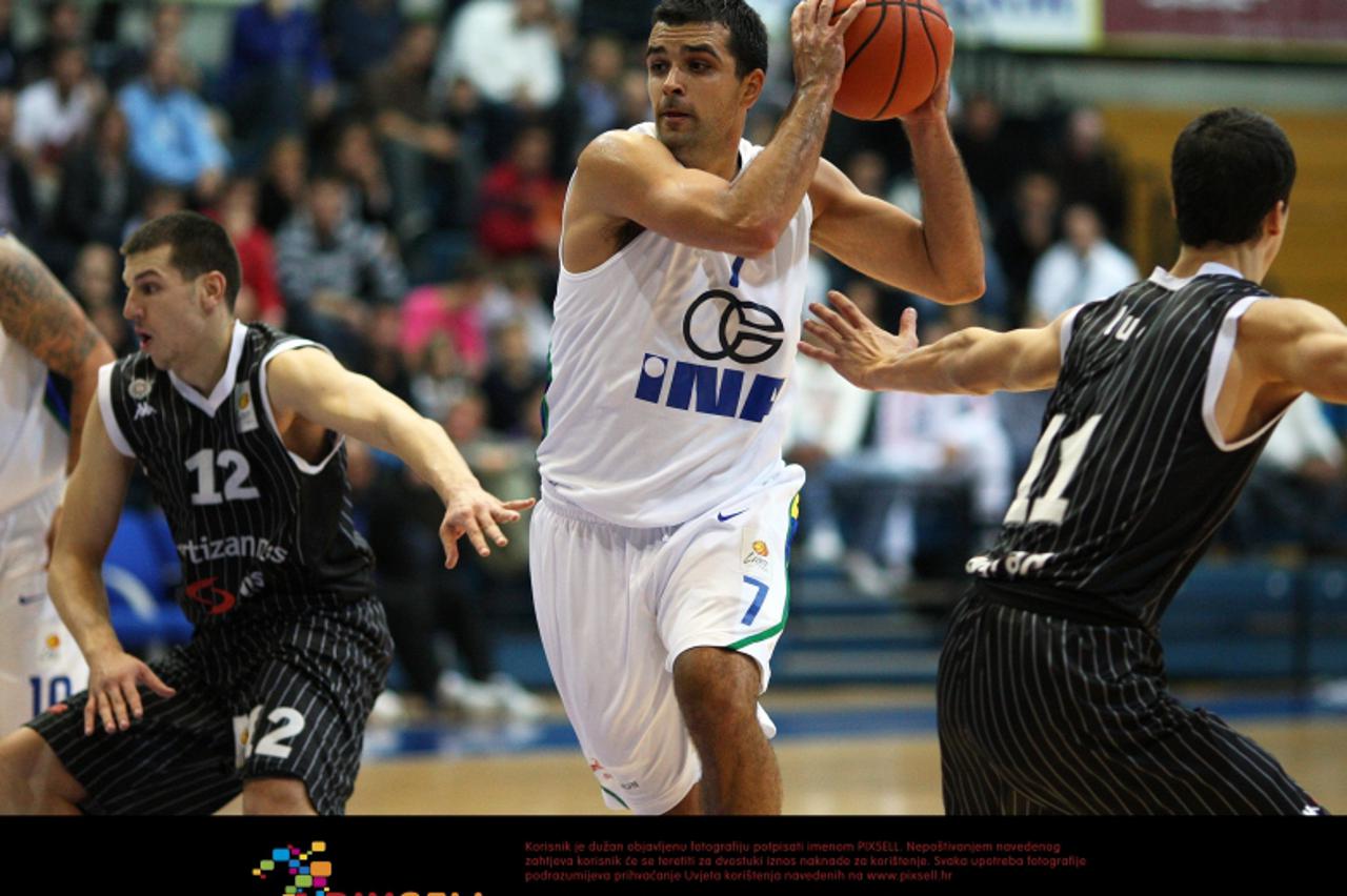 '08.10.2011., Zagreb - Prvo kolo ABA lige, Zagreb Croatia Osiguranje - Partizan. Krunoslav Simon. Photo: Slavko Midzor/PIXSELL'