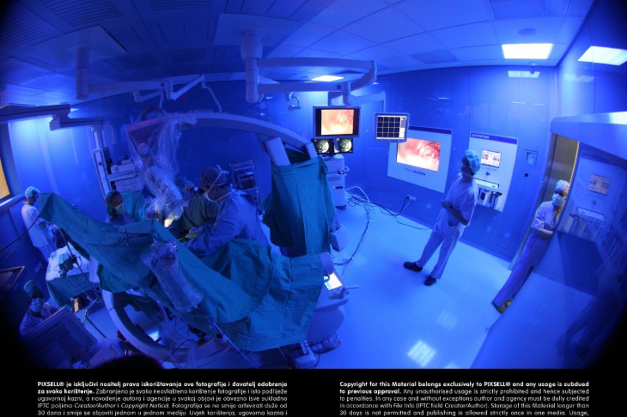 '13.05.2013., Zagreb - Operacija kraljeznice na neurokirurgiji u Bolnici Sestara milosrdnica u Vinogradskoj ulici. Nova operacijska dvorana.  Photo: Boris Scitar/VLM/PIXSELL'