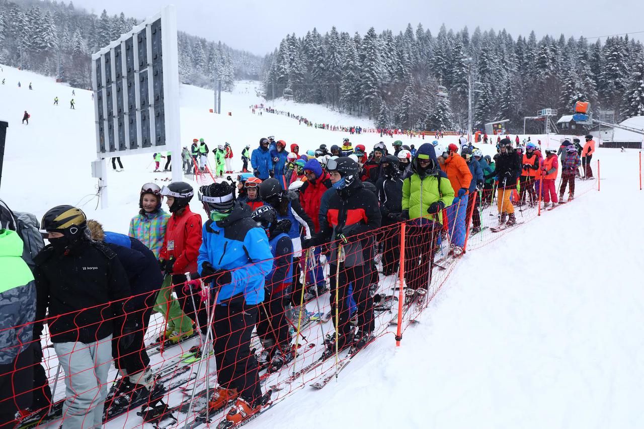 Sarajevo: Velike gužve na skijalištu na Bjalašnici