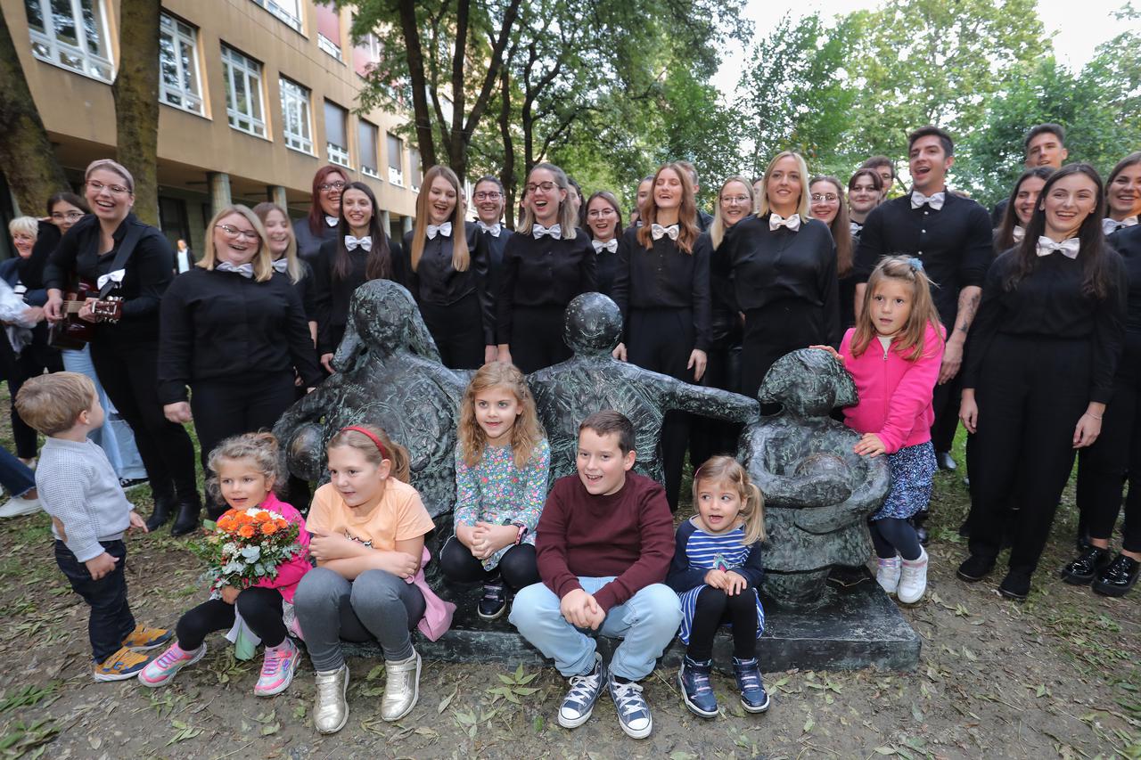Zagreb: Otvorena  skulptura Spomenik djetetu povodom Dana Učiteljskog fakulteta