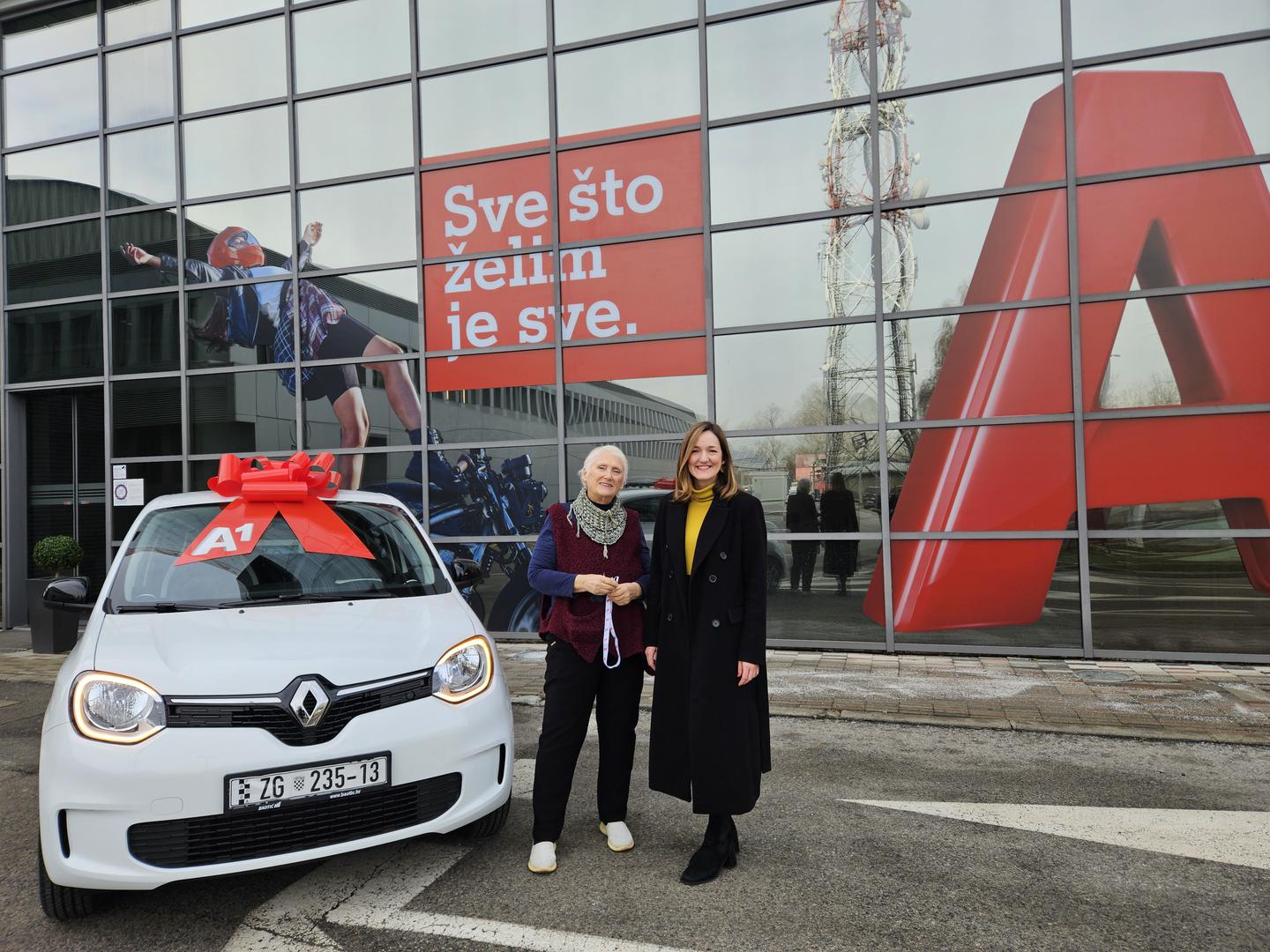 dobitnica Ksenija Marić i Andreja Dobra, rukovoditeljica za ESG, radno okruženje i mobilnost A1 Hrvatska