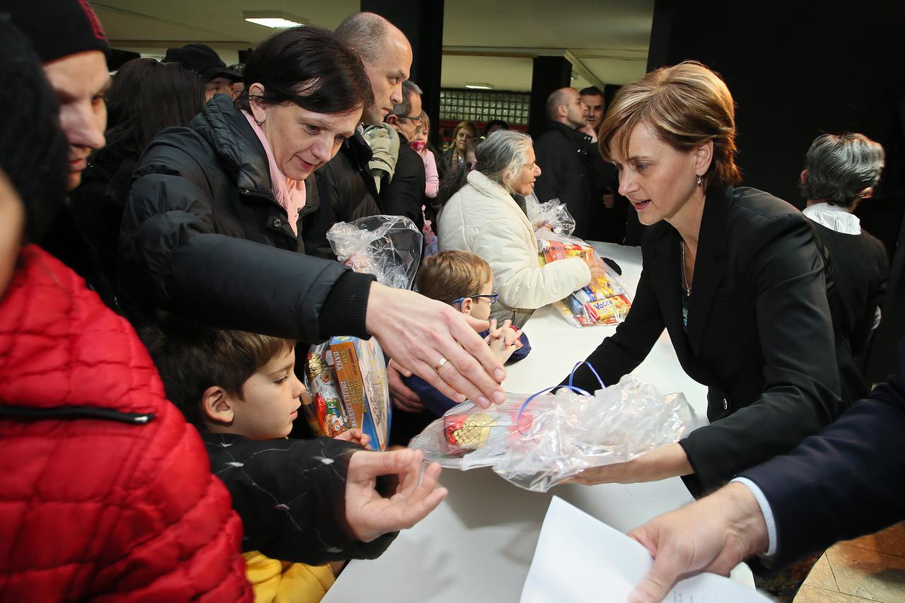 03.12.2014., Zagreb, SC - Priredba za djecu branitelja i podjela djecjih darova povodom Svetog Nikole. Priredbu je organizirao Ured za branitelje grada Zagreba. Sandra Svaljek.  Photo: Jurica Galoic/PIXSELL
