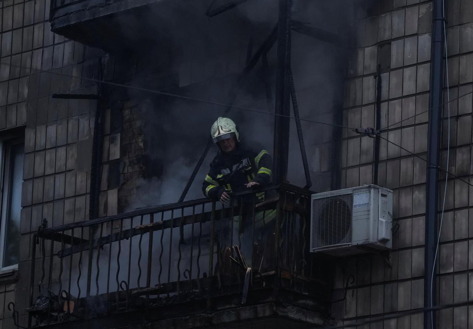 A firefighter works at the site an apartment building hit by a Russian drone strike, amid Russia's attack on Ukraine, in Kyiv, Ukraine May 7, 2025. REUTERS/Gleb Garanich Photo: GLEB GARANICH/REUTERS