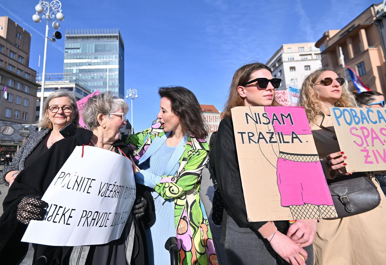 Bilo je i starih i mladih. Među prosvjednicima pojavila se i političarka Dalija Orešković. 