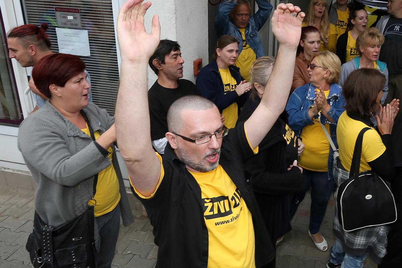 11.09.2015., Osijek - Obitelj Pavlovic digla je kredit u Zagrebackoj banci u iznosu 318.000 kn, a otplatili su 300.000 kn. Unatoc tome, sutkinja Ovrsnog odjela Opcinskog suda u Osijeku Mira Brnjevarac, prodala je njezin stan na javnoj drazbi za 202.000 kn