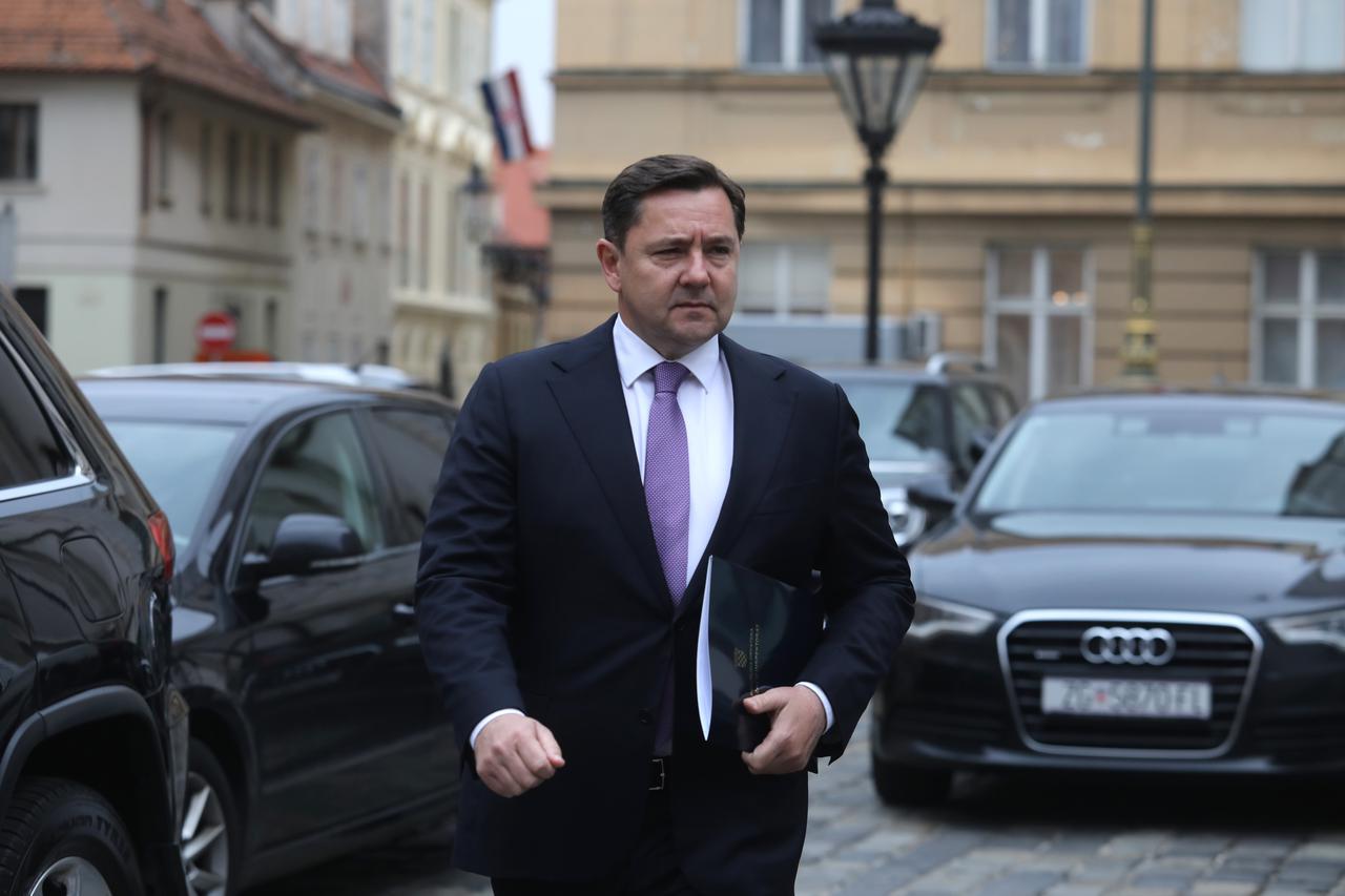 Zagreb: Dolazak ministara i članova Kriznog stožera na sastanak s premijerom