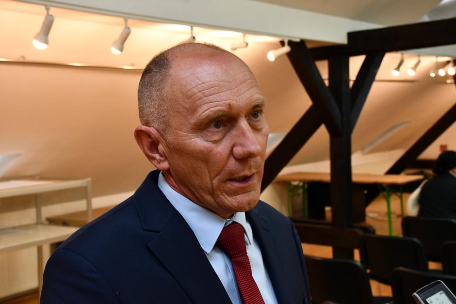 Slavonski Brod: Predstavljanje knjige Marija Kalana "Pleterničko nebo spasa"