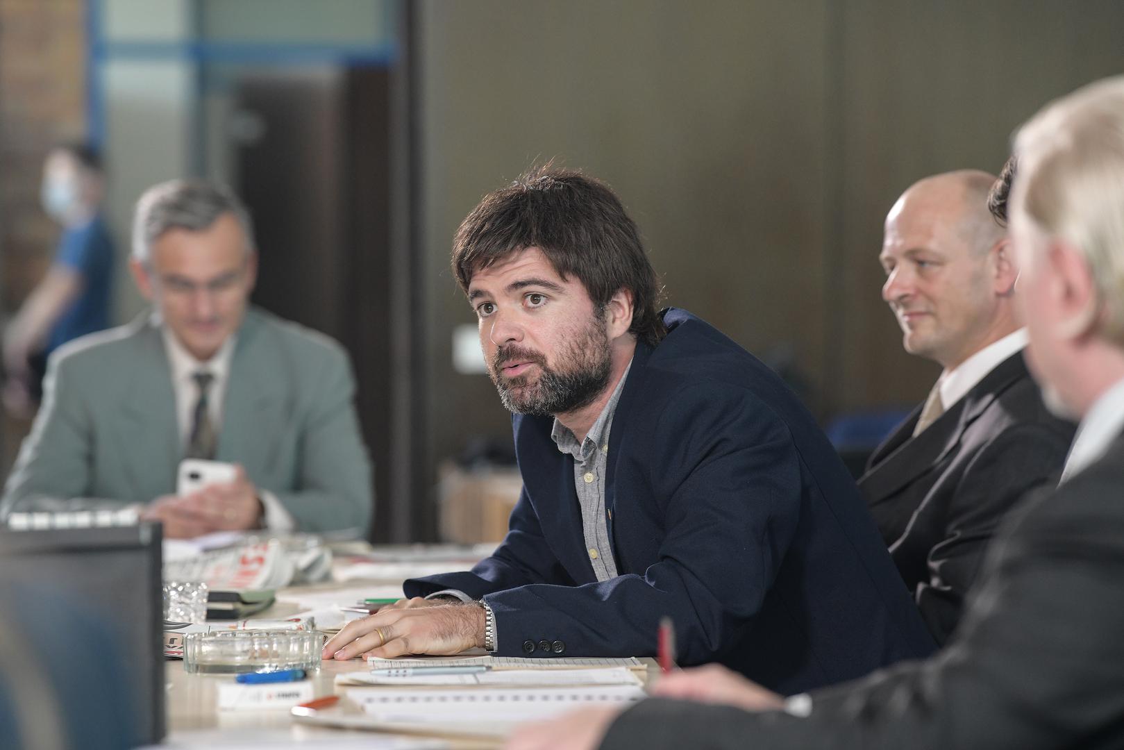 No, Filip Riđički, koji tumači jednog od glavnih likova serije – Kipa – ni na što se ne žali. U početku je bilo neobično, kaže, ali svi su se navikli.