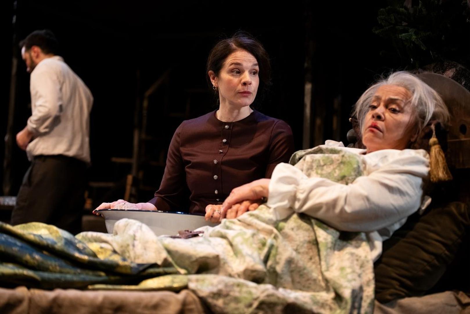 Premijera predstave "Mirisi, zlato i tamjan", prema jednom od najznačajnijih i najkompleksnijih romana hrvatske književnosti Slobodana Novaka, u režiji Zrinka Ogreste, održala se u četvrtak u Gavelli