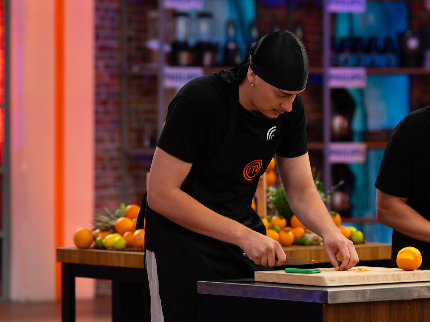 Na kraju je odluka chefova označila kraj MasterChef putovanja za Marka Oniška. „Marku nije pošlo za rukom da dobro napravi choux. Tako da ti danas napuštaš svoje MasterChef putovanje“, priopćio mu je Goran.