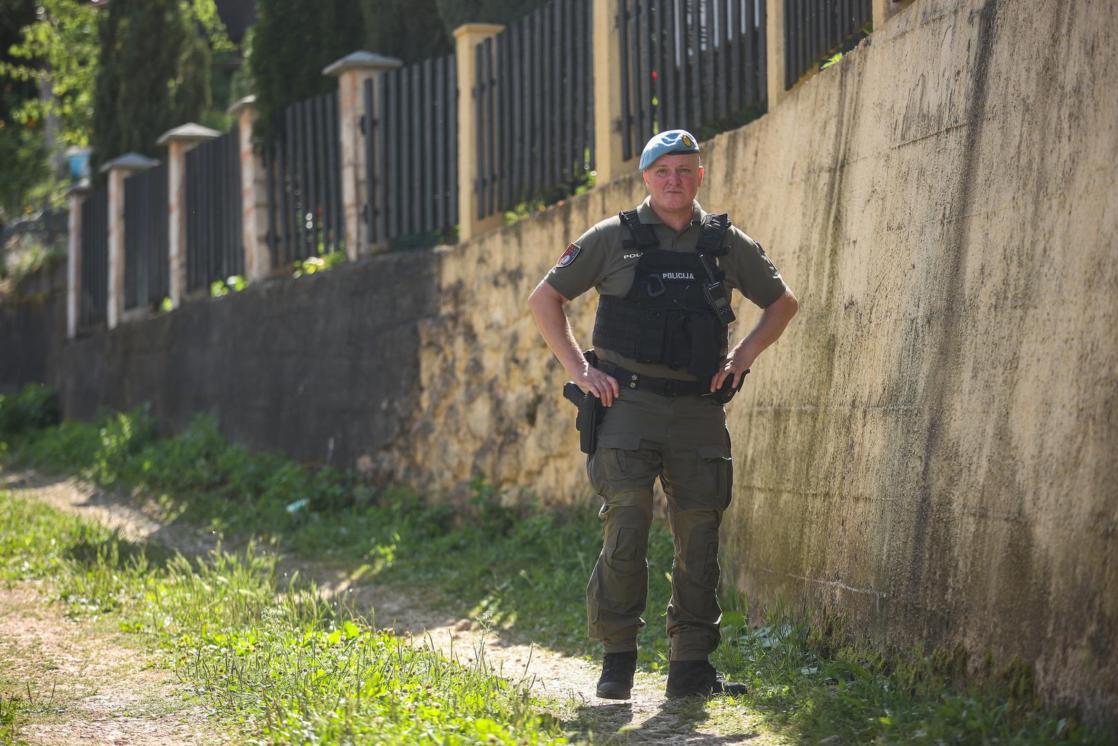 28.06.2024., Sarajevo - Policija radi ocevid u  ulici Zagarici u sarajevskom naselju Sirokaca. Tri tijela pronadjena su u kuci u Sarajevu koja je izgorjela u pozaru koji se dogodio u cetvrtak navecer. Istraga je u tijeku, te bi trebala utvrditi sve okolnosti ovog slucaja. Photo: Armin Durgut/PIXSELL