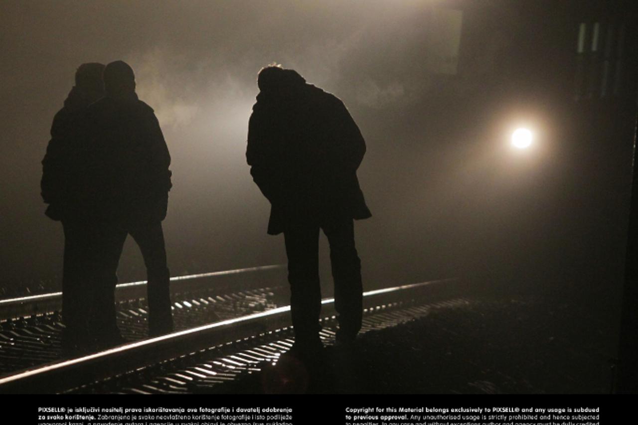 '17.12.2012., Krizevci - Na pruzi izmedju Krizevaca i Koprivnice kod naselja Carevdar oko 17 sati sudarili su se putnicki i teretni vlak pri cemu su ozlijedjene tri osobe, od kojih jedna teze. Policij