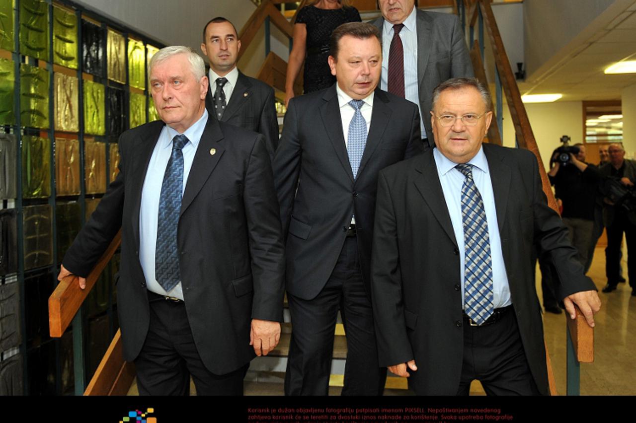 '07.09.2010., Hrvatske vode, Vukovarska 220, Zagreb - Povodom obiljezavanja Dana Hrvatskih voda predstavljeni su projekti koji se provode u podrucju vodnog gospodarstva. Nazocni su bili potpredsjednik