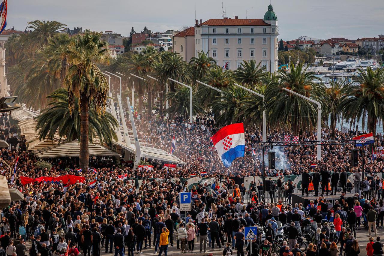 Split: Torcida na Rivi održala prosvjed
