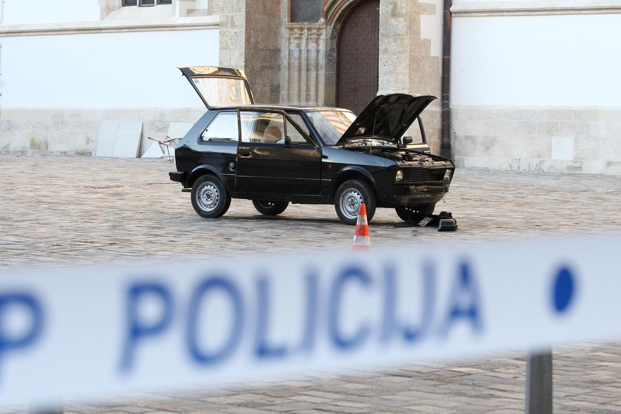 Beograd: Vučić došao ispred Narodne skupštine i pružio podršku "junaku iz Ćacilenda"