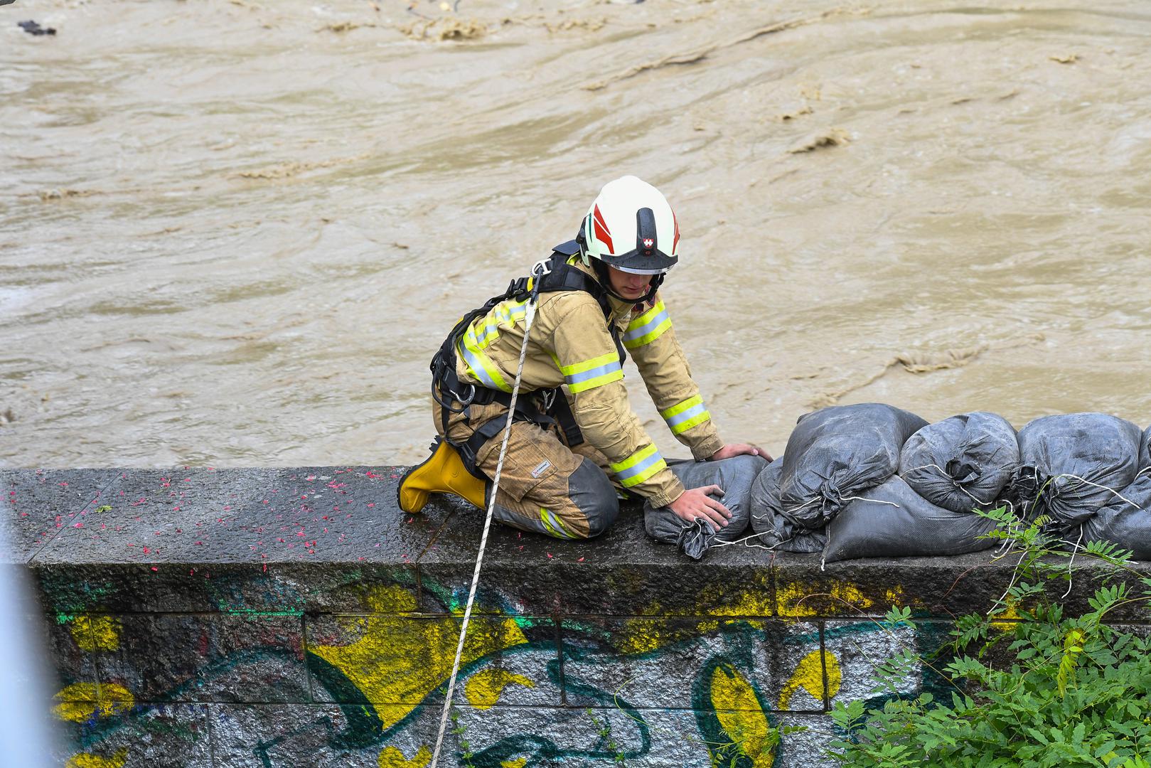 28.08.2023, Innsbruck, AUT, Unwetter, Vermurungen und Überflutungen in Tirol, im Bild Hochwasser Innsbruck // Western Austria hit by heavy rain, mudslides and flooding. Innsbruck, Austria on 2023/08/28. EXPA Pictures © 2023, PhotoCredit: EXPA/ Erich Spiess Photo: EXPA/ Erich Spiess/EXPA