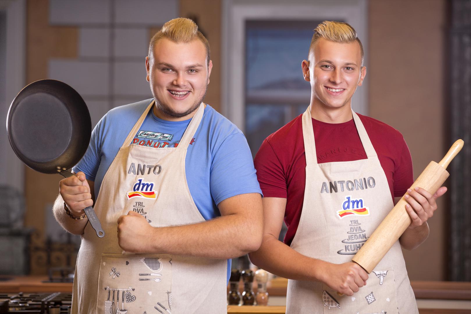 Anto Mandura (22, automehaničar, Slavonski Šamac, Županja) i Antonio Drkelić (21, industrijski tehničar, Slavonski Šamac, Županja) – prijatelji
Povezuje ih ljubav prema hrvatskoj tradiciji, folkloru i kuhanju. Ljubitelji su tradicionalne  kuhinje, pa zbog toga više naginju Špičekovoj kuhinji. Vesele se što će u emisiji naučiti spremati i modernija jela. Antonio u kuhinji voli eksperimentirati više nego Anto.